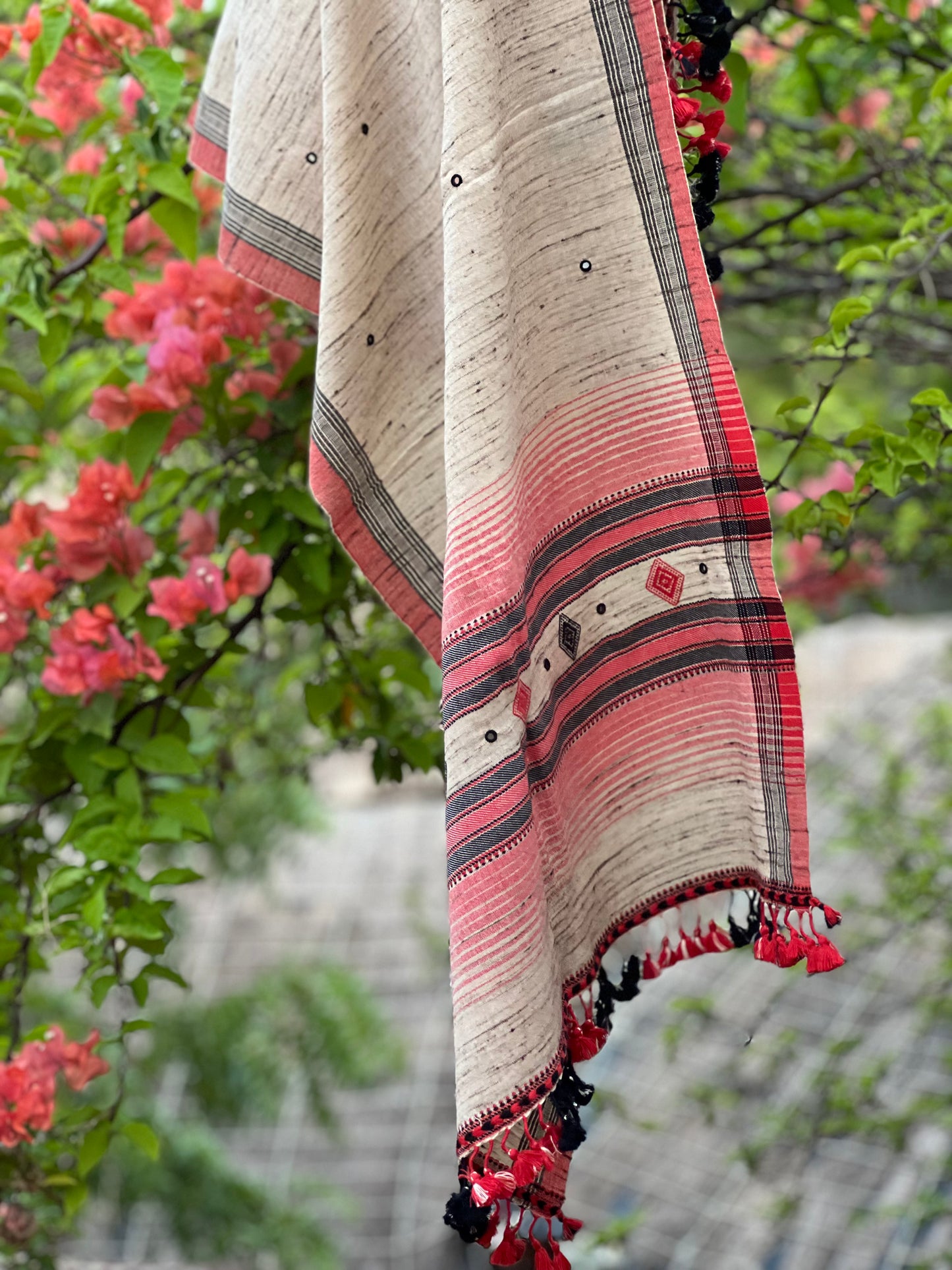 PHAGUN Kala Cotton–Tussar Silk Stole | Bhujodi Weave

- House of Amayra Naturals
