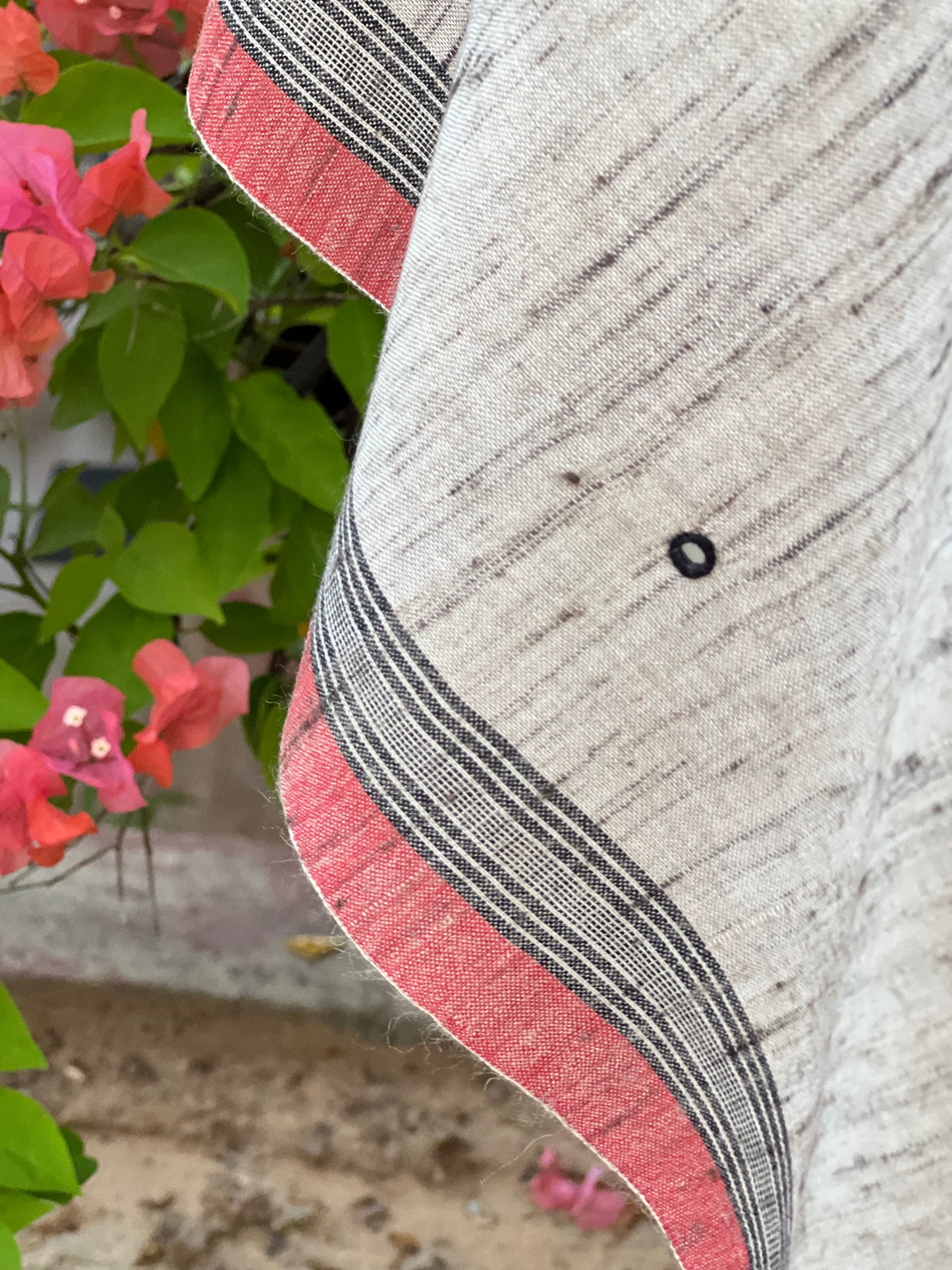 PHAGUN Kala Cotton–Tussar Silk Stole | Bhujodi Weave

- House of Amayra Naturals
