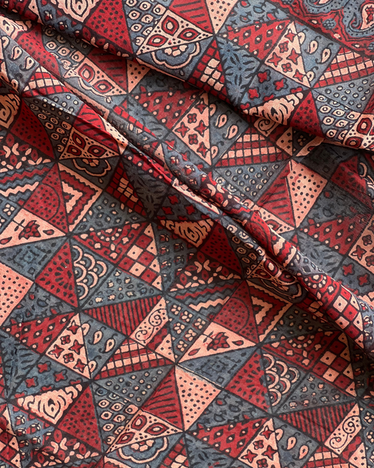 Rann Rekha Naturally Dyed Ajrakh Mangalgiri Cotton Dupatta - HOAN