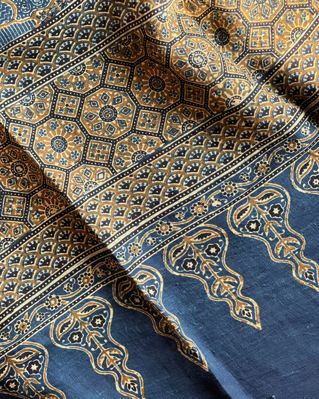 Rann Naturally Dyed Ajrakh Linen Dupatta - HOAN