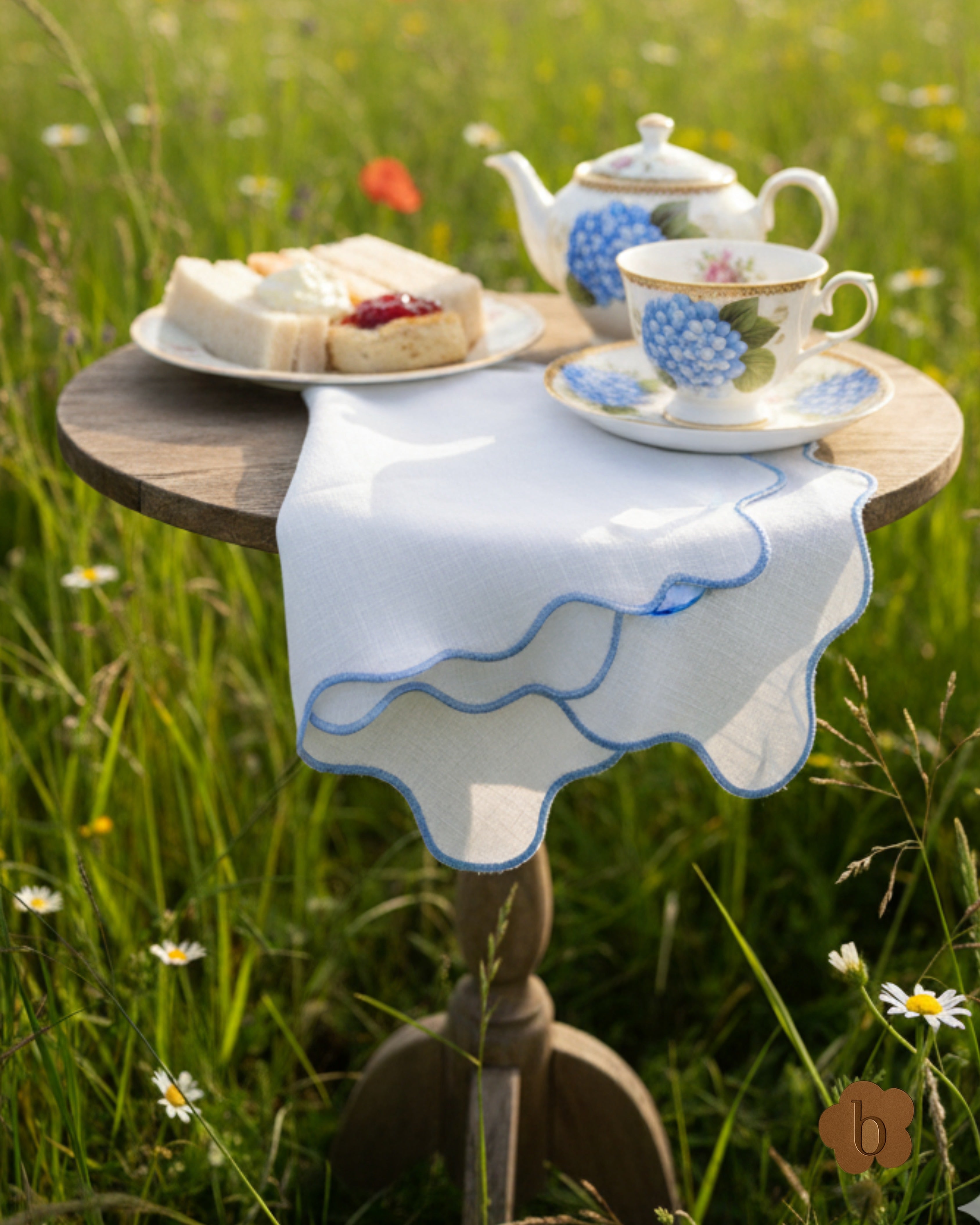 Cornflower Blue Hand Scalloped 100% Linen Table Napkin | Bloc à Main